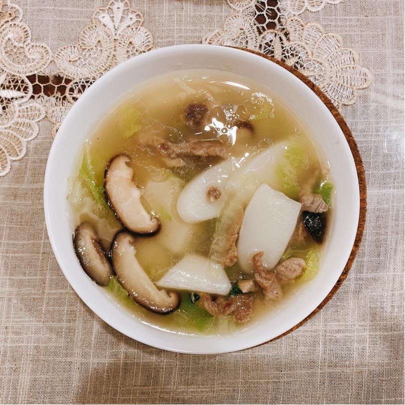 【白菜肉丝年糕汤】
