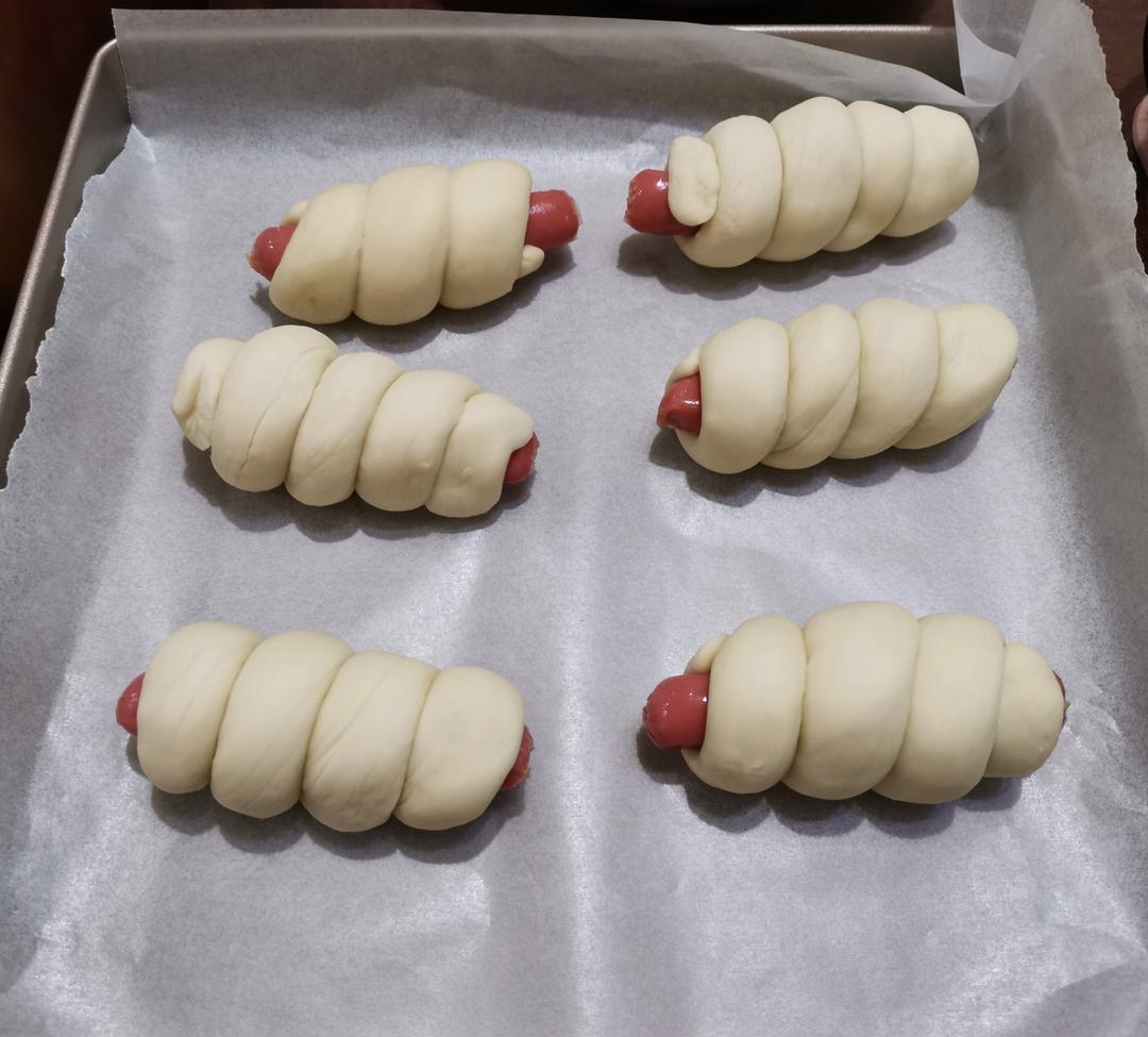 只需一次发酵---松软奶香香肠包