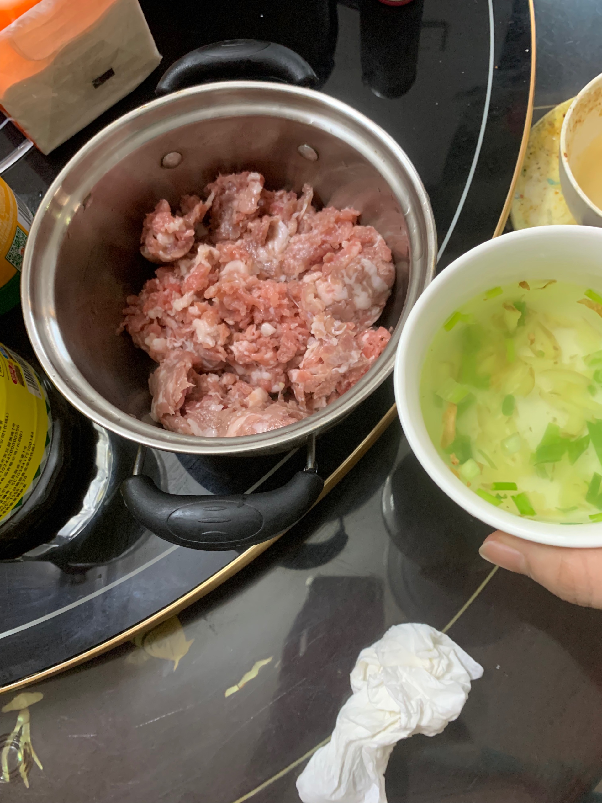 韭菜猪肉馅的做法 步骤2