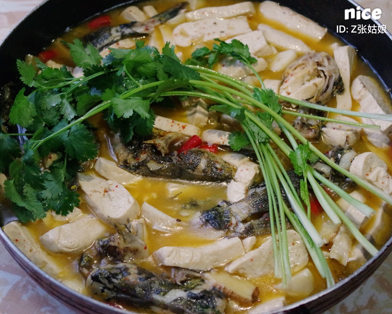 连锅一起上桌的黄骨鱼焖豆腐的做法