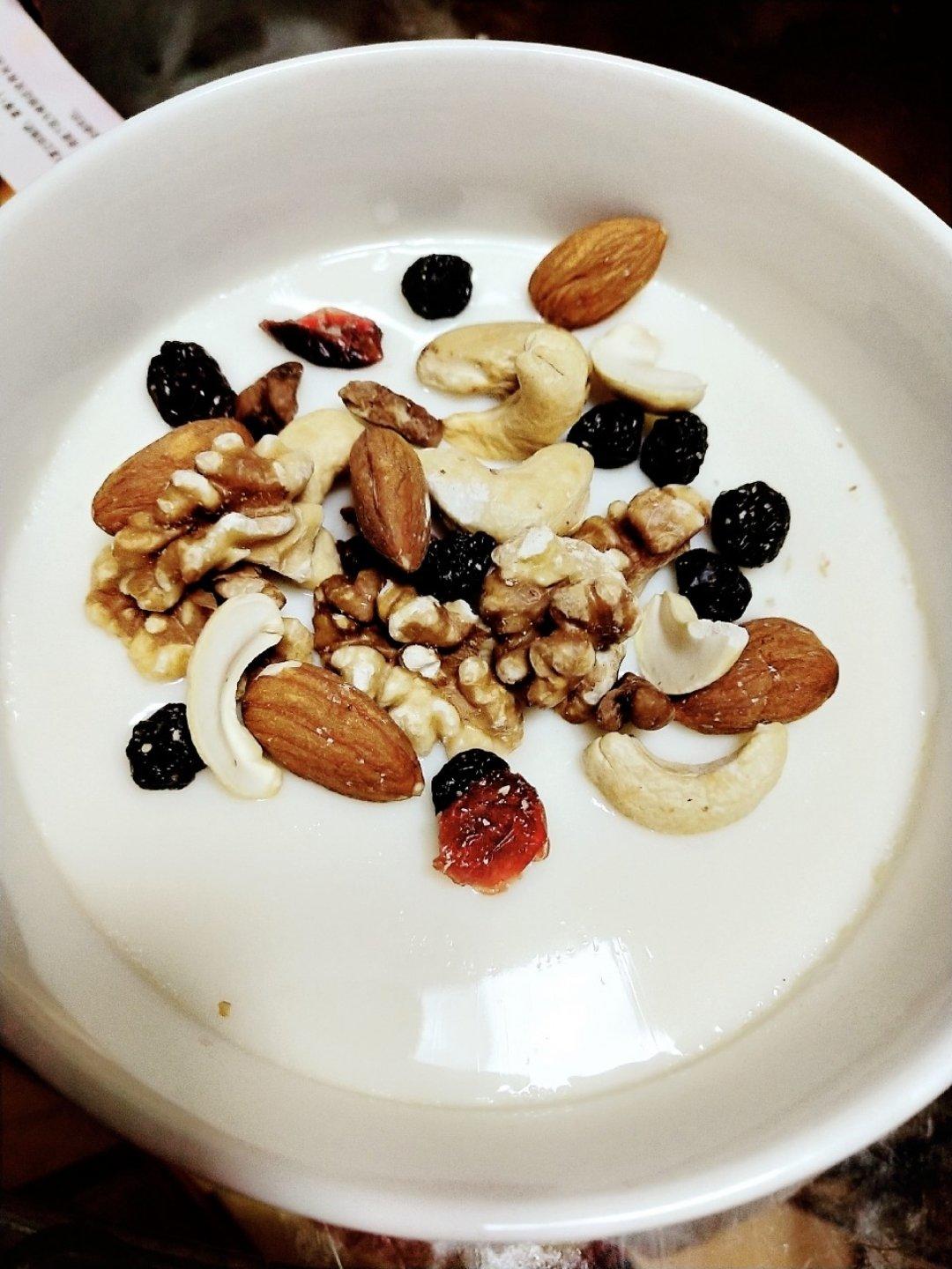 清蒸炉子分享作品 2018年11月26日史上最美味,最简单双皮奶,配坚果