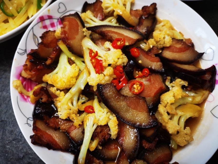 腊肉炒有机花菜
