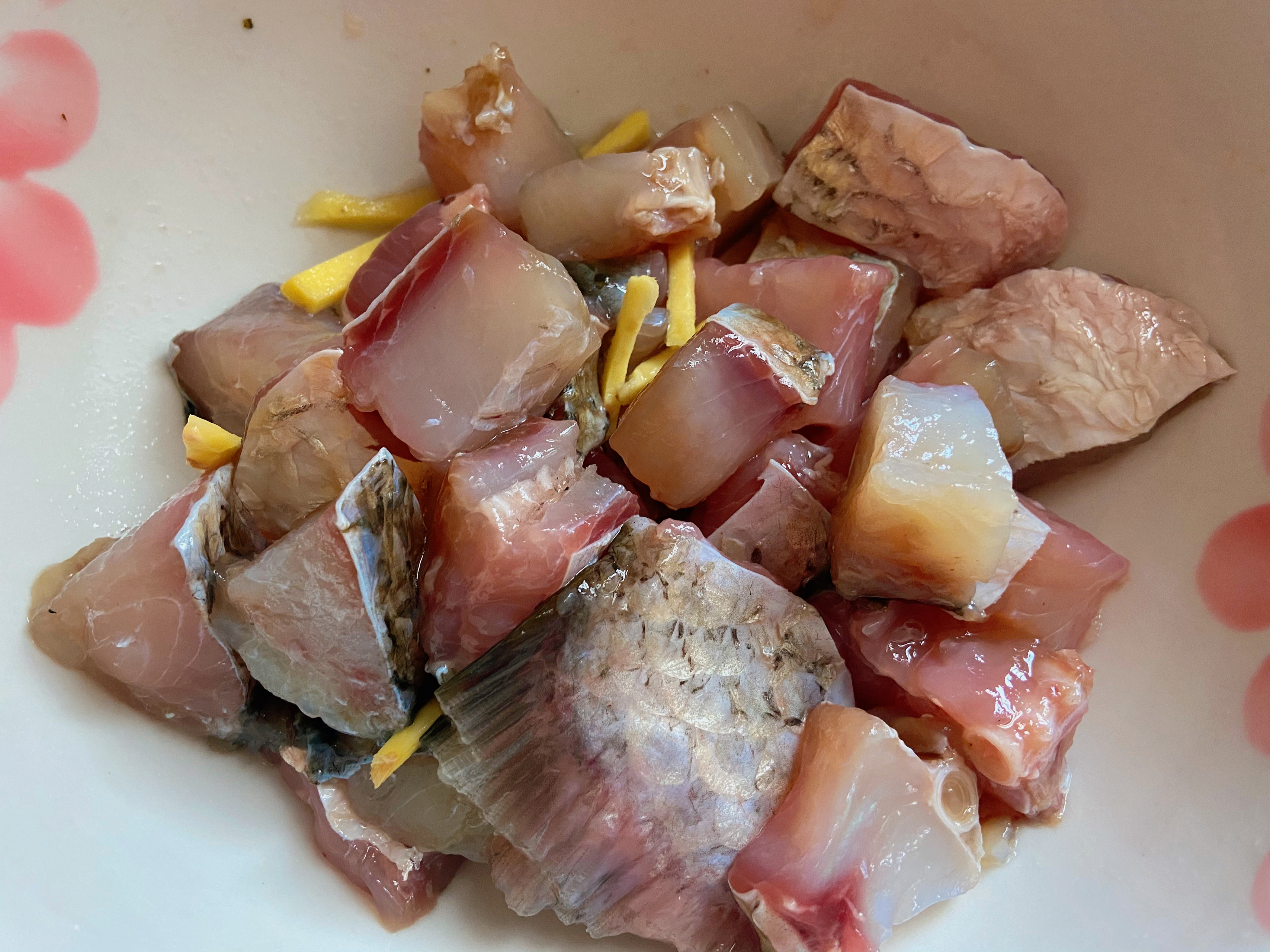 能让婆婆竖大拇指的经典红烧鱼炖豆腐的做法 步骤1