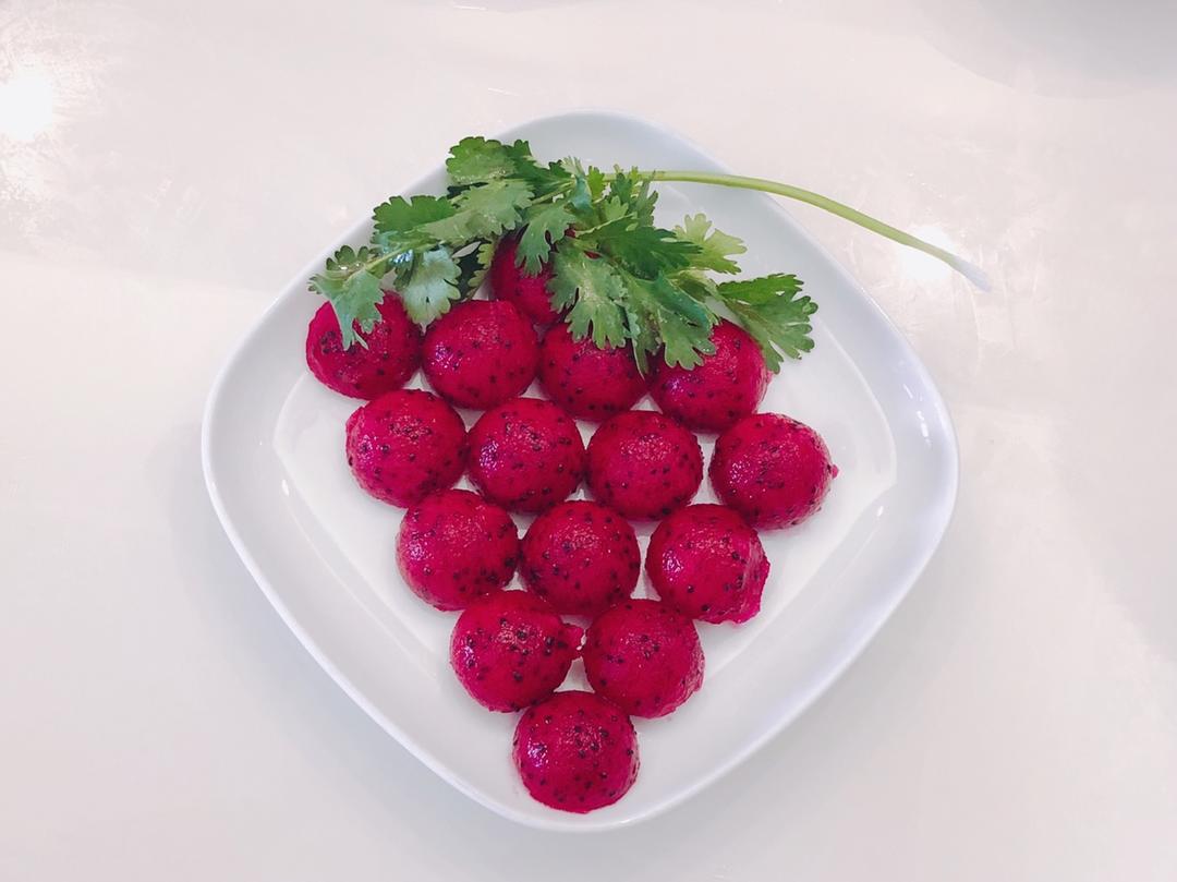 肥肥的肥酱做的火龙果果盘