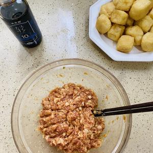 红烧肉圆豆腐果的做法 步骤2