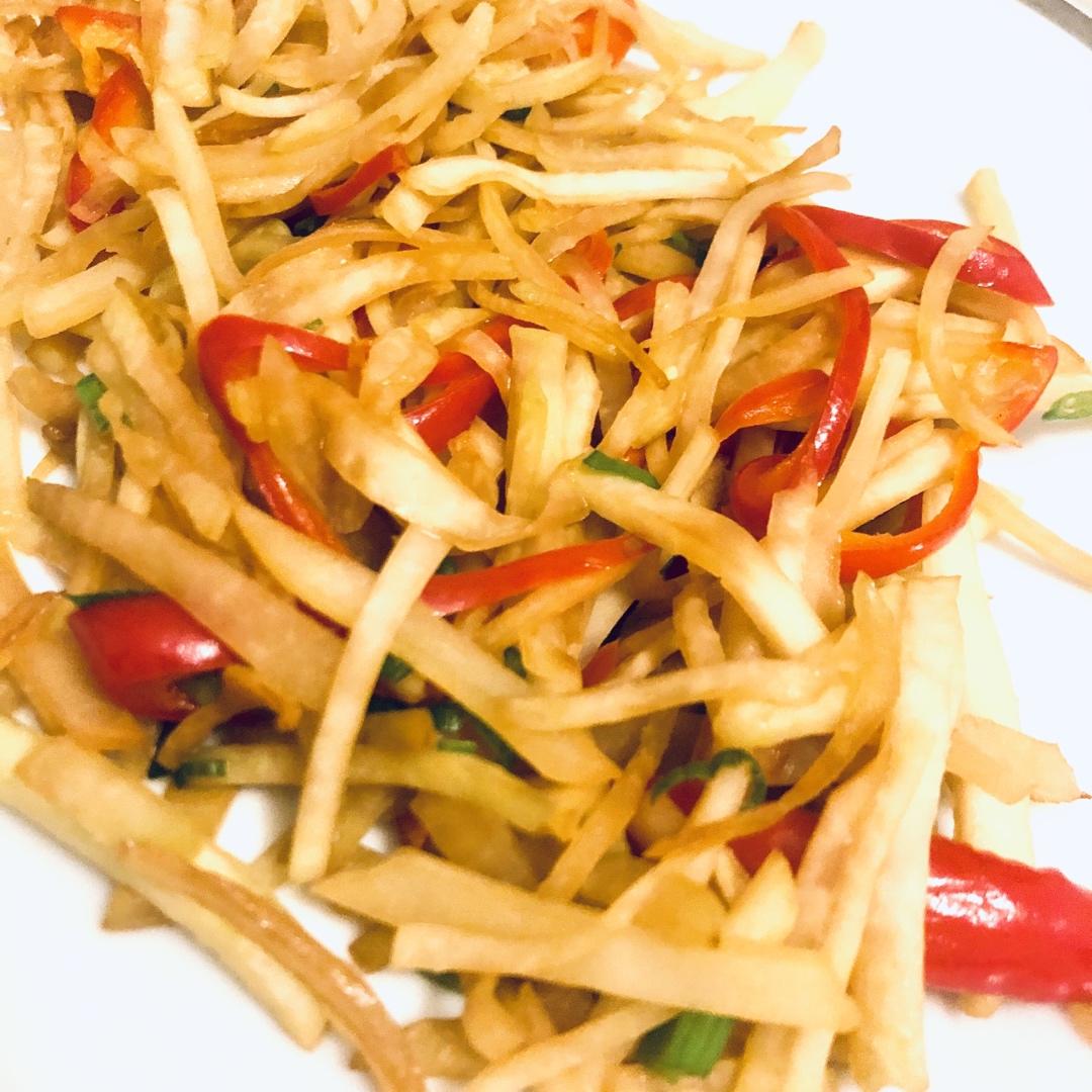 快手菜:酸辣苤蓝丝