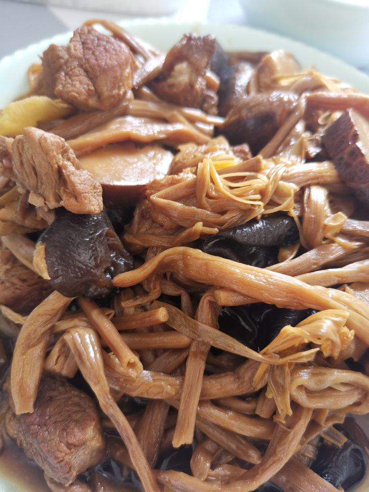 黄花菜炖肉