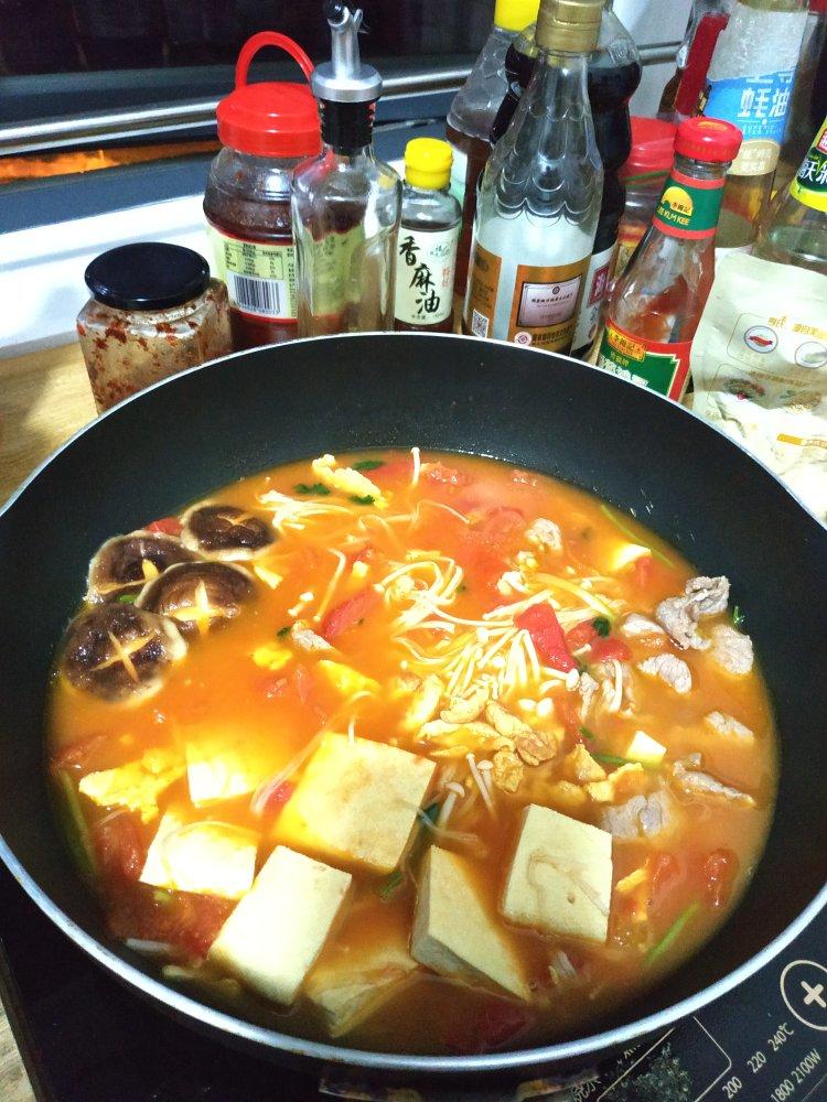 西红柿菌菇豆腐汤