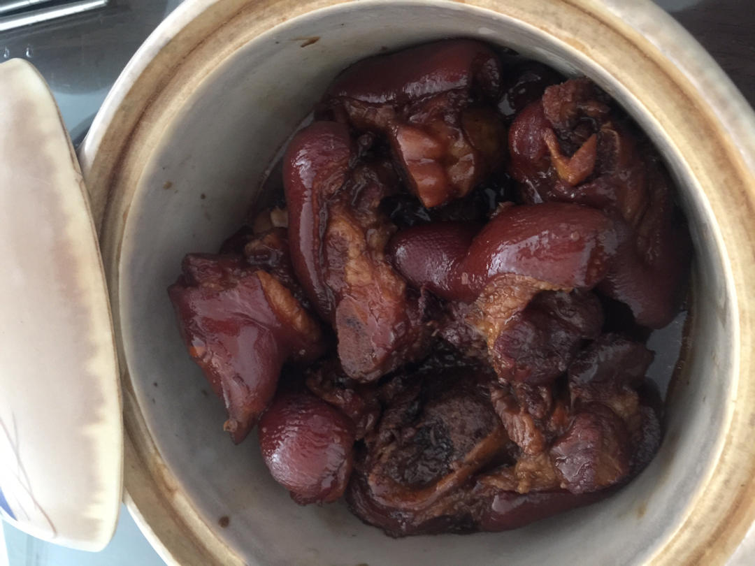 美味的家常菜：红烧猪蹄