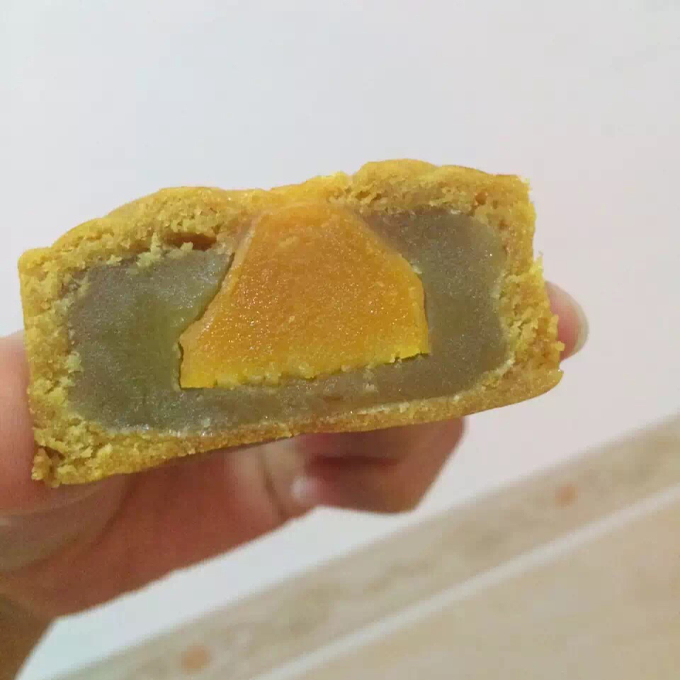 广式月饼——蛋黄莲蓉月饼