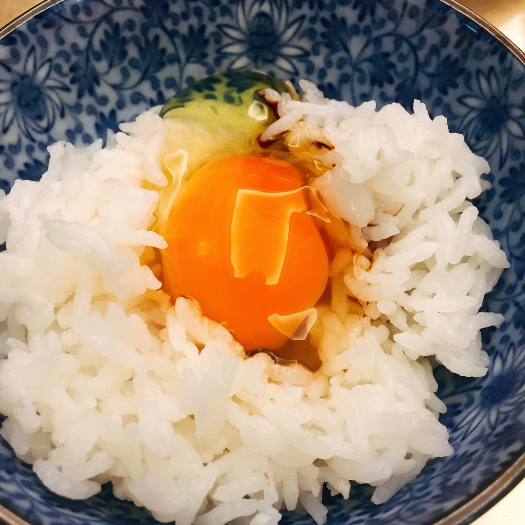 rei秋秋球做的生鸡蛋盖饭