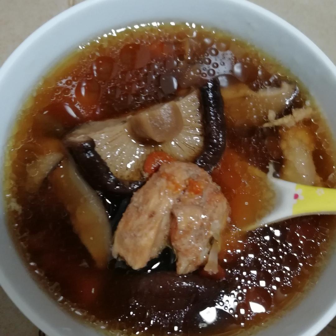 香菇炖鸡汤