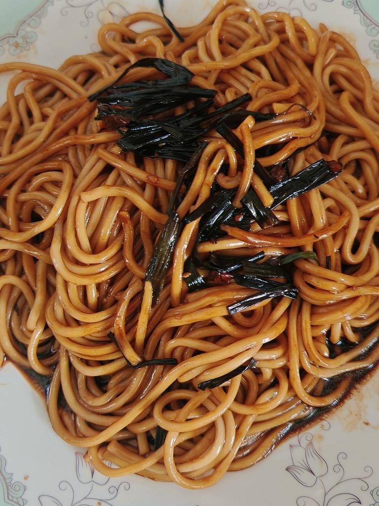 10分钟搞定的一碗葱油拌面
