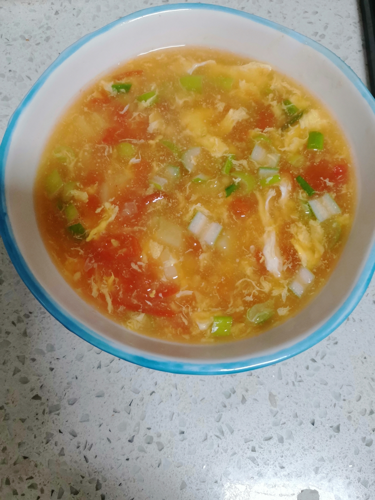 简单版本西红柿土豆丁鸡蛋汤的做法