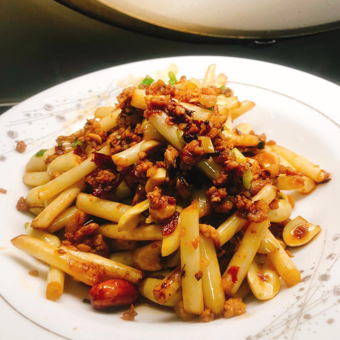 老干妈版麻辣肉沫花生芽