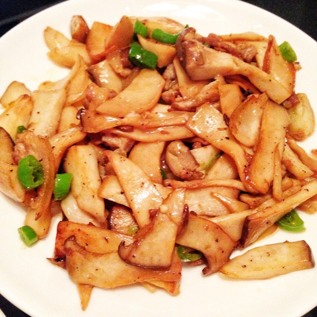 哈利鹿鹿做的五花肉爆炒杏鲍菇