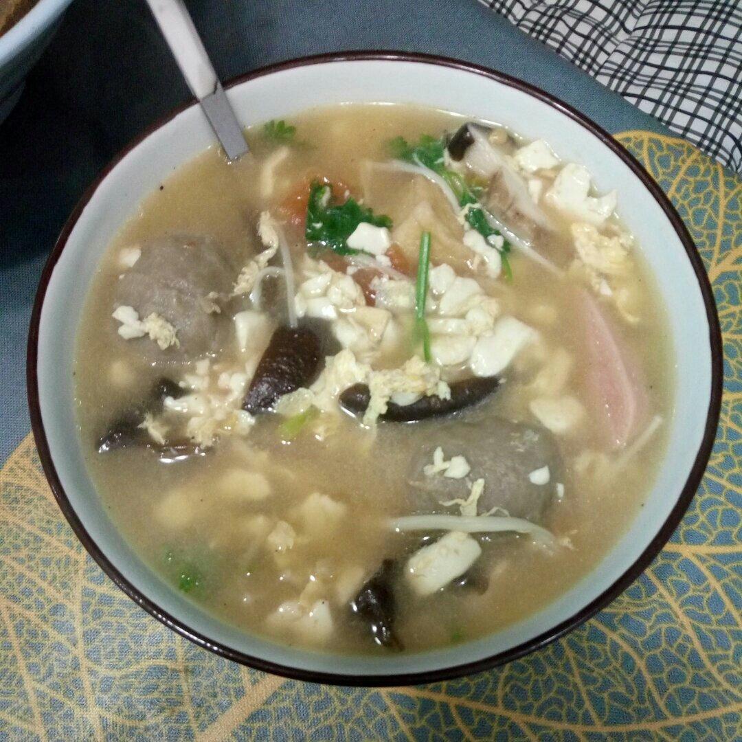 对付秋老虎，不妨多喝这酸辣汤，5元煮一大锅，清肠刮油，鲜香又营养