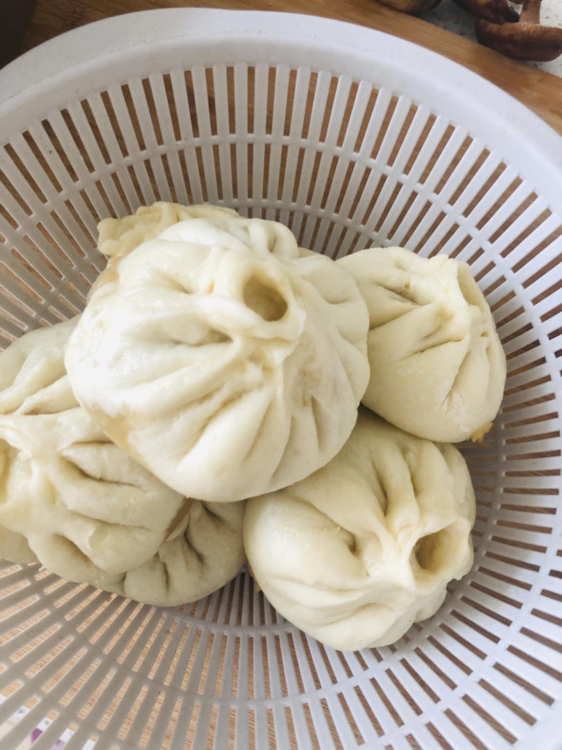 香嫩多汁鲜肉包子（香菇猪肉包）