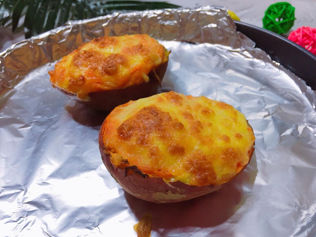 丘丘私房烘培做的芝士奶油焗红薯