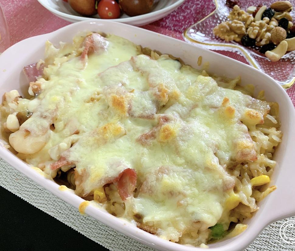 海鲜焗饭 Seafood Fried Rice with Cheesy Topping