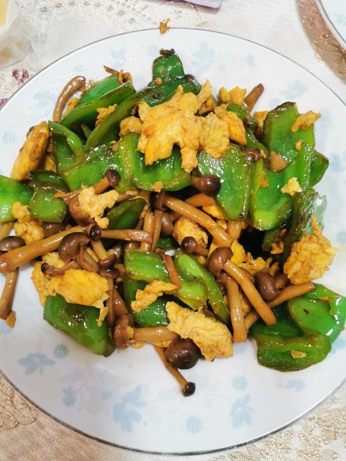 蟹味菇滑蛋柿子椒（十分钟快手菜）