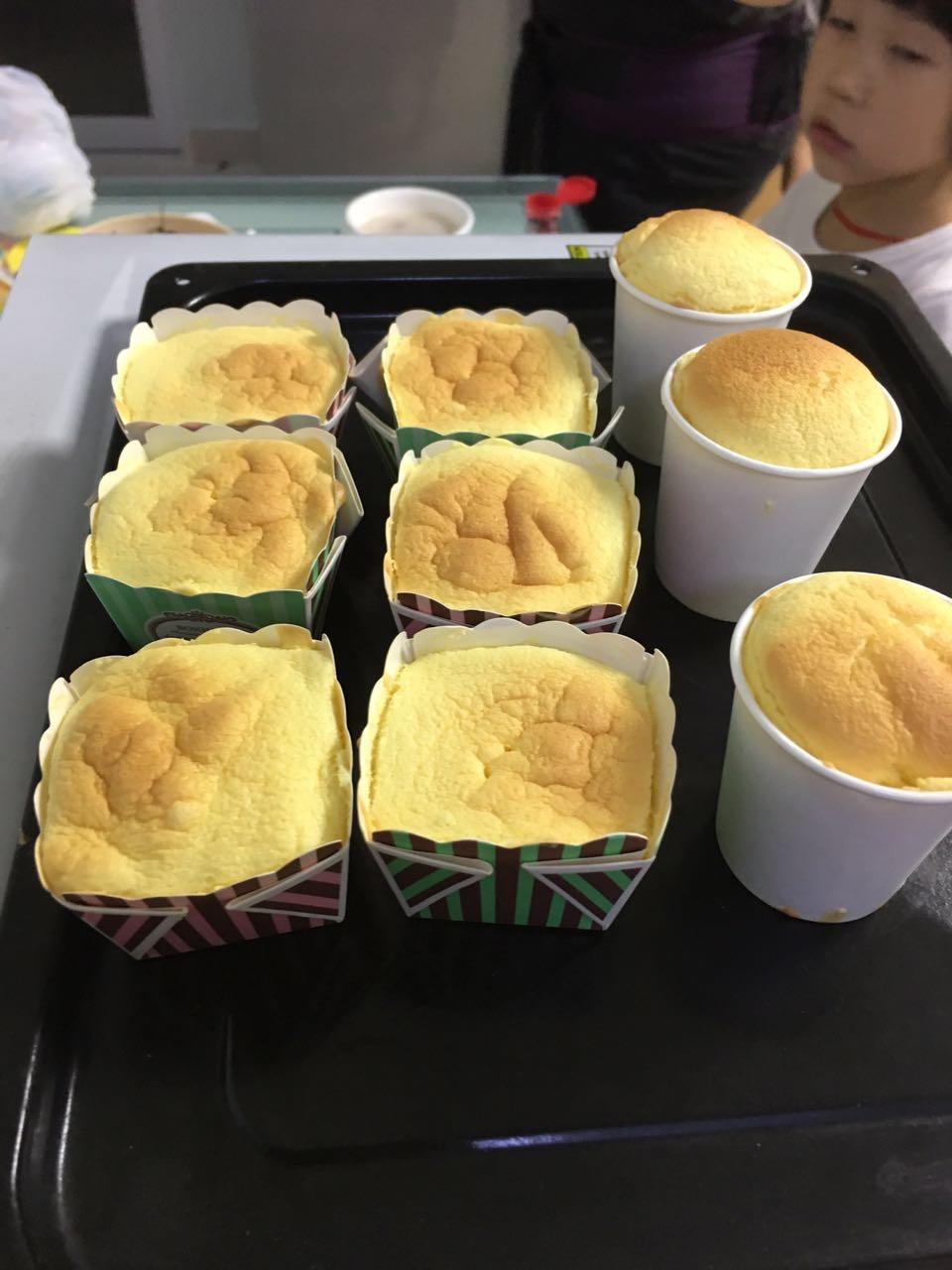 戚风杯子蛋糕^_^不开裂不回缩喔～