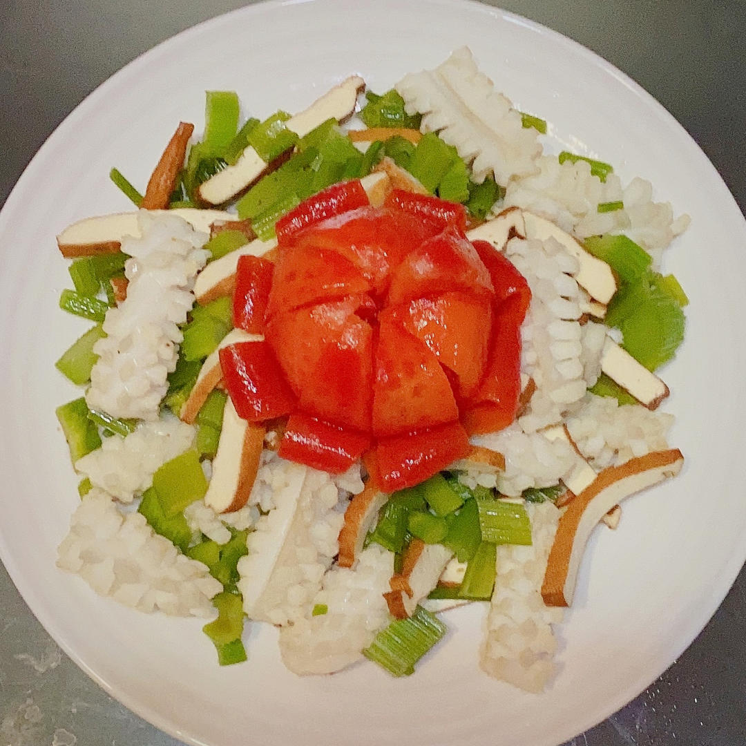 温州味家常菜！芹菜炒墨鱼（乌贼），5分钟快手菜！！