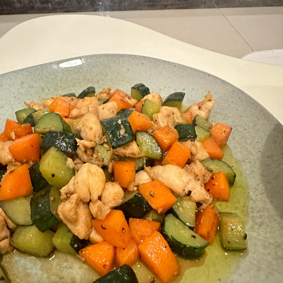 胡萝卜黄瓜鸡胸肉
