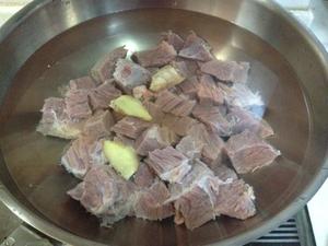 土豆酱牛肉的做法 步骤3