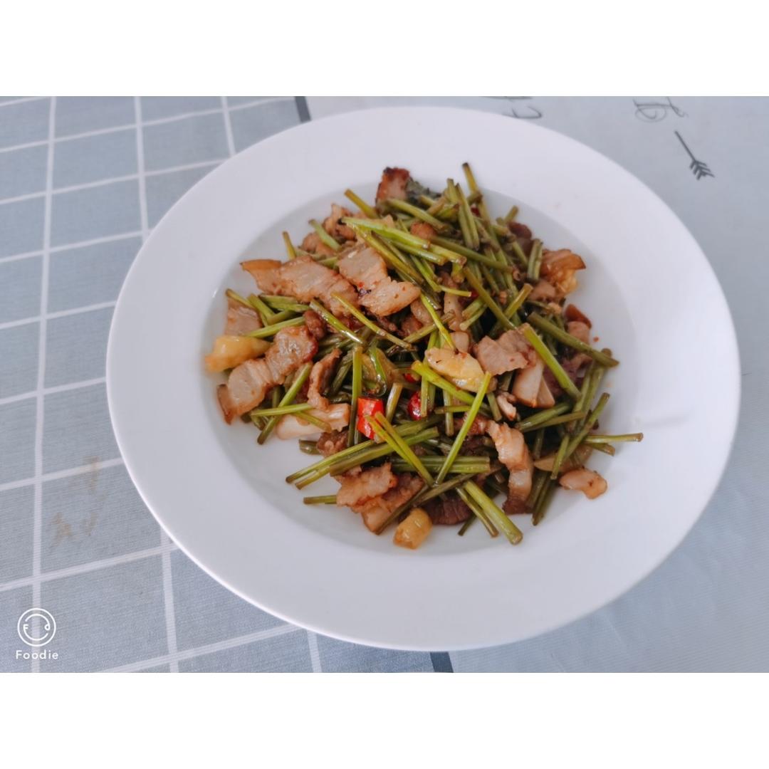 腊肉炒泥蒿（附腊肉去咸味方法）