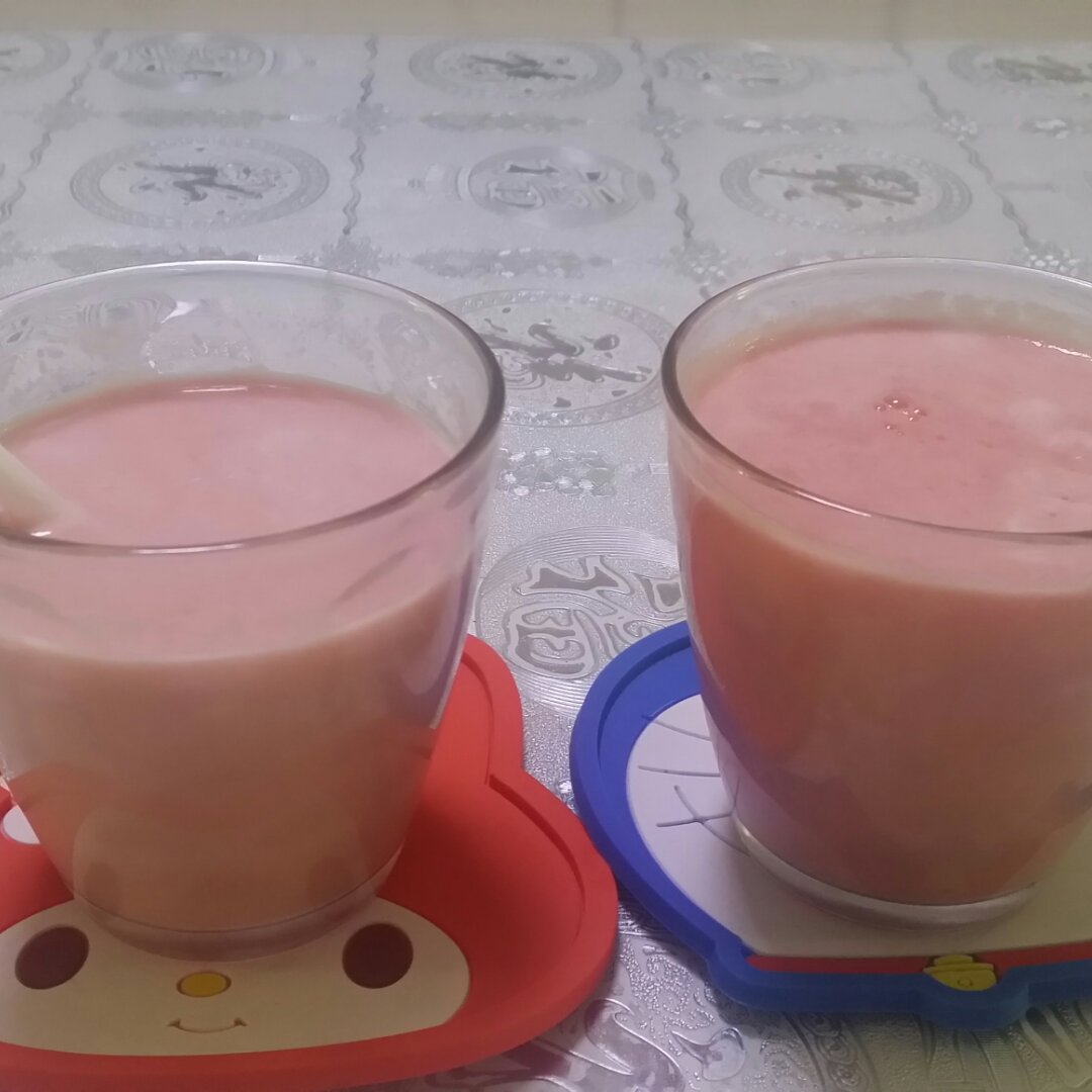 渐变的少女西瓜汁