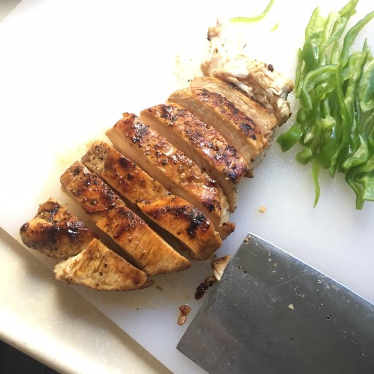 酷炫屌炸天好吃的煎鸡胸肉（香蒜蜂蜜煎鸡胸肉）