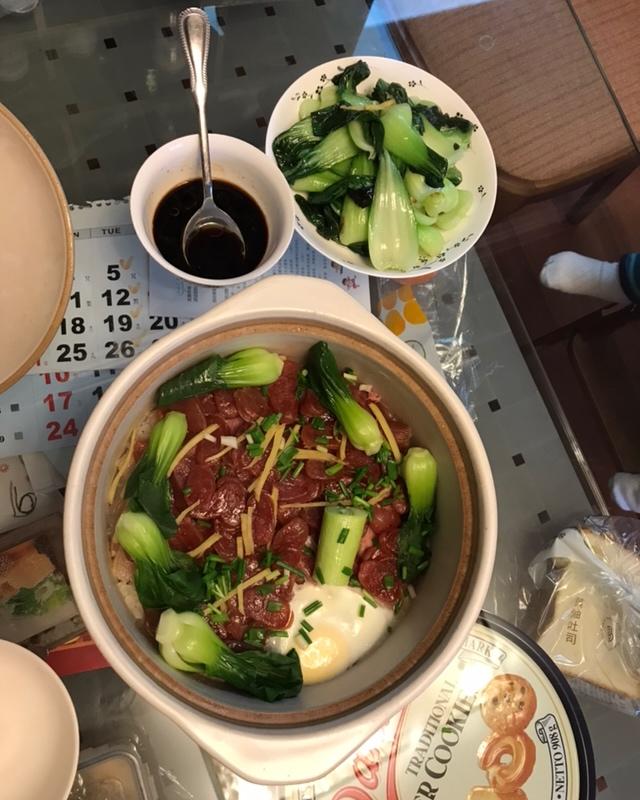 广式腊味煲仔饭