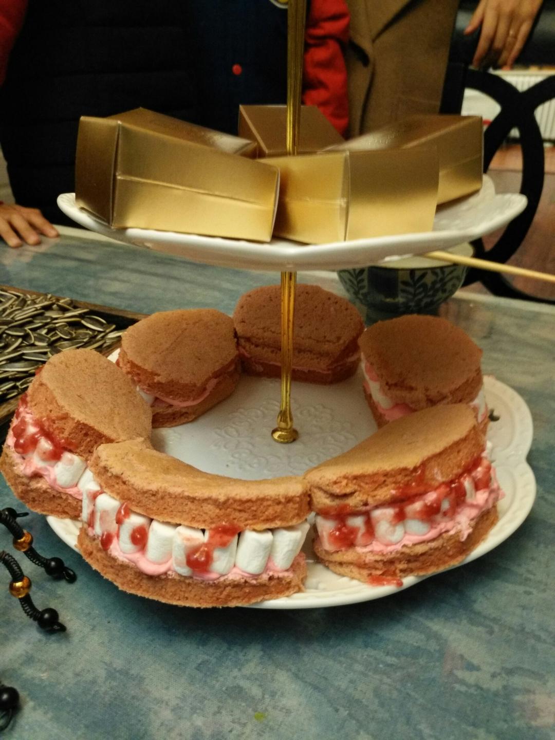 万圣节脑仁蛋糕和大嘴蛋糕