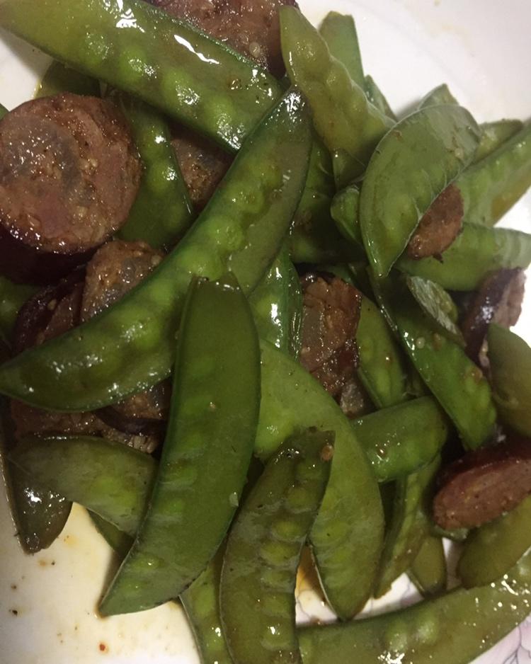 腊肠炒荷兰豆