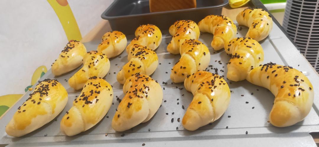 手揉小小牛角包🥐（牛奶面包配方）