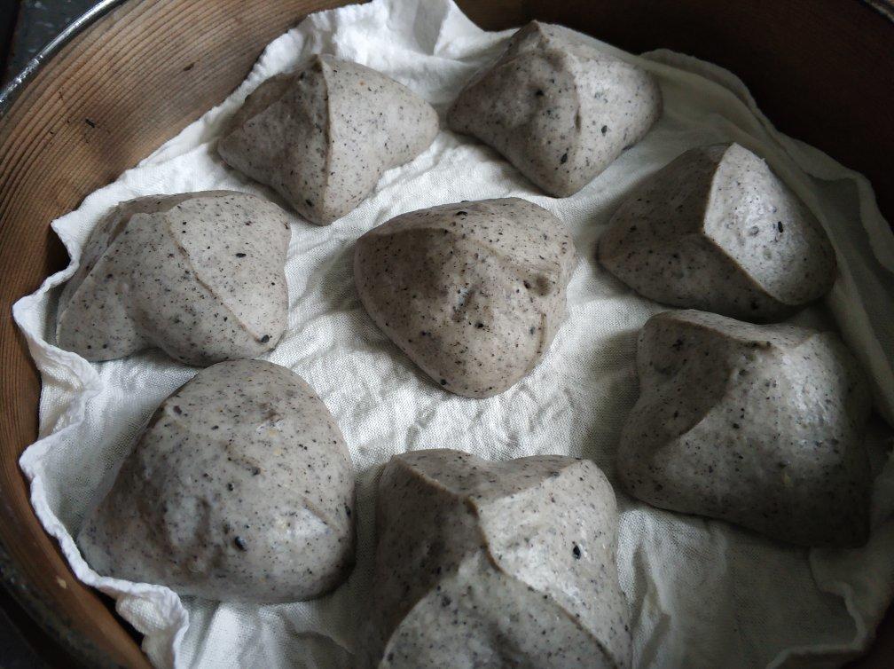 黑芝麻花瓣包（馒头）