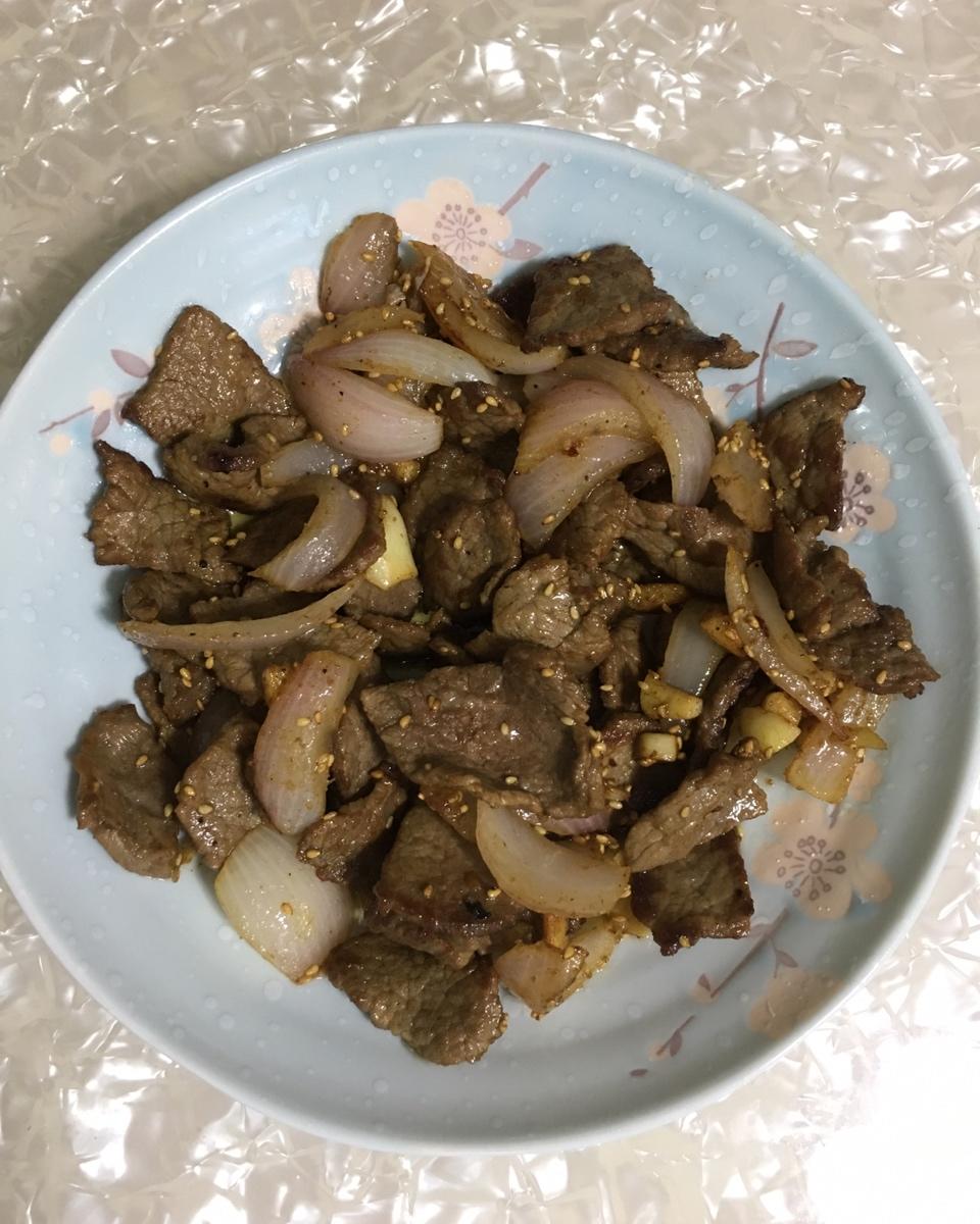 孜然洋葱炒牛肉粒