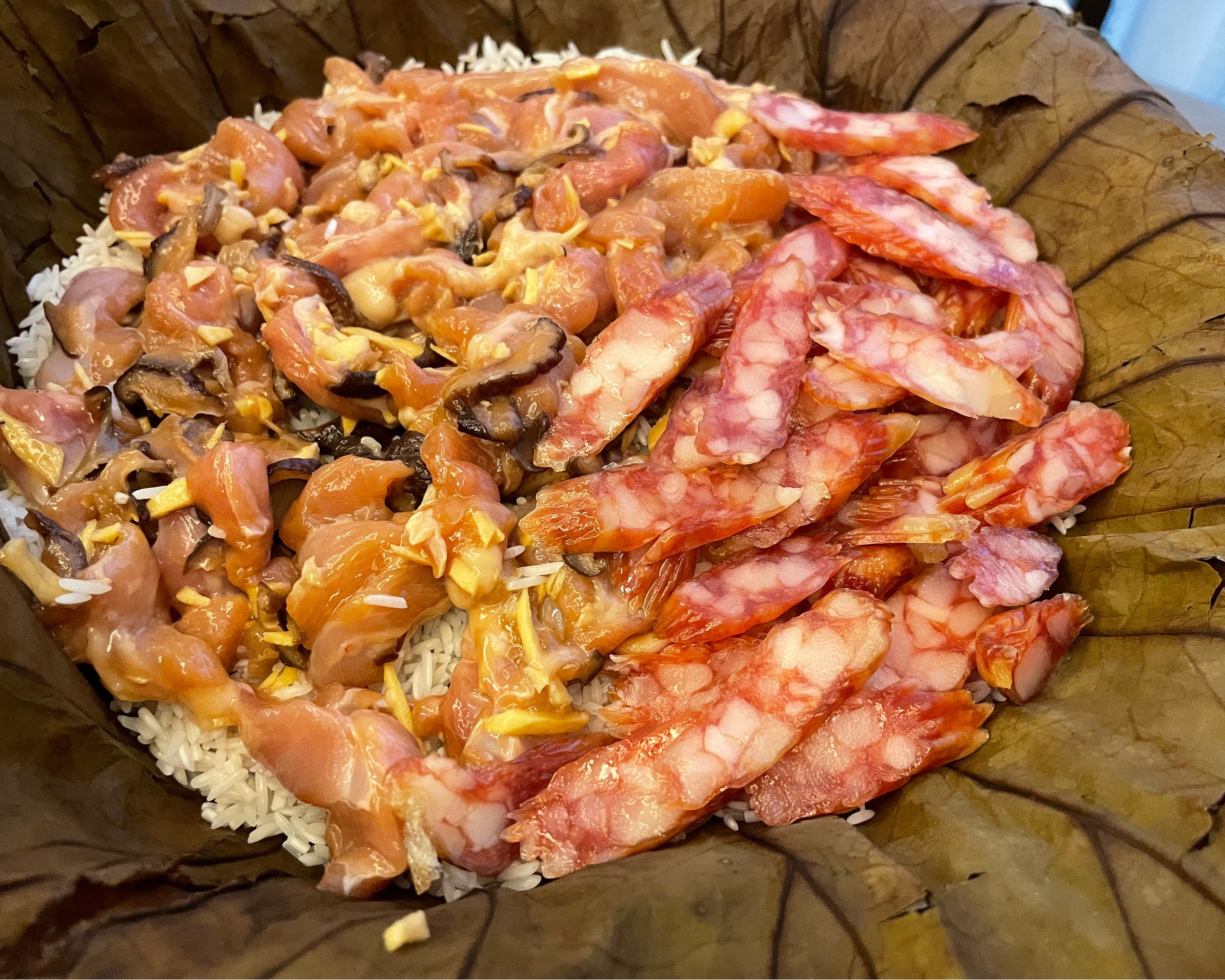 荷叶饭（冬菇排骨滑鸡荷叶饭与滑鸡腊味荷叶饭）的做法 步骤10