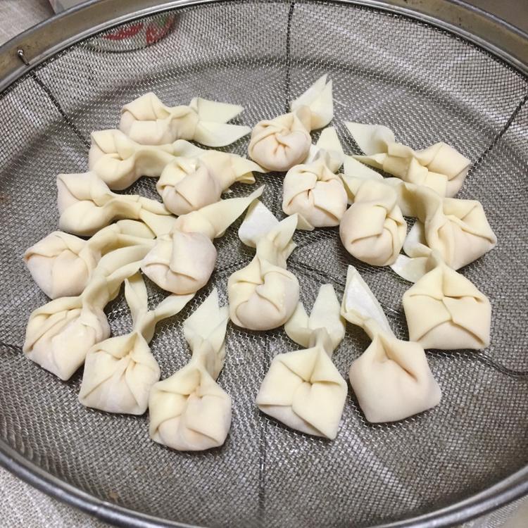 金鱼小馄饨包法