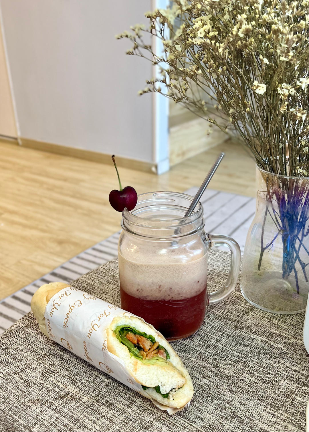 夏日冰饮｜樱桃养乐多气泡水🍒