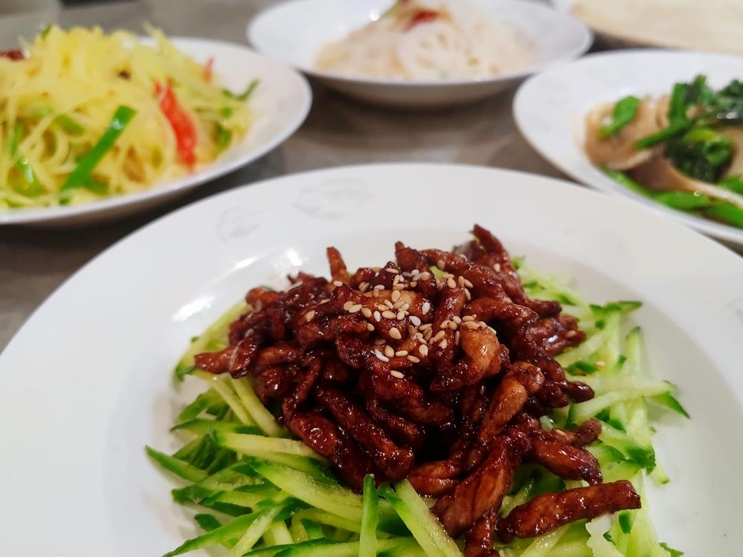 好吃到舔手的酱肉丝