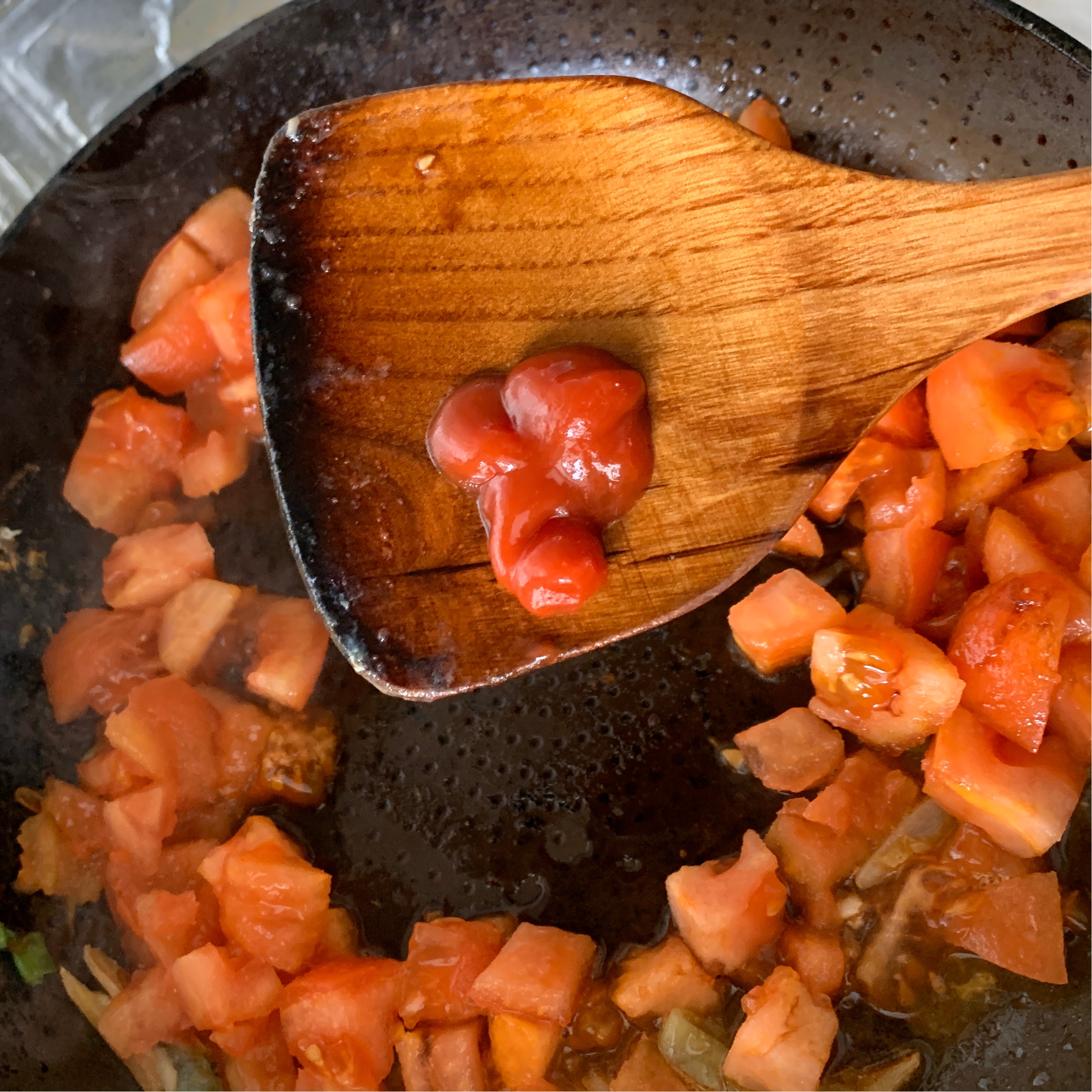 网红茄汁火腿酸汤面的做法 步骤4