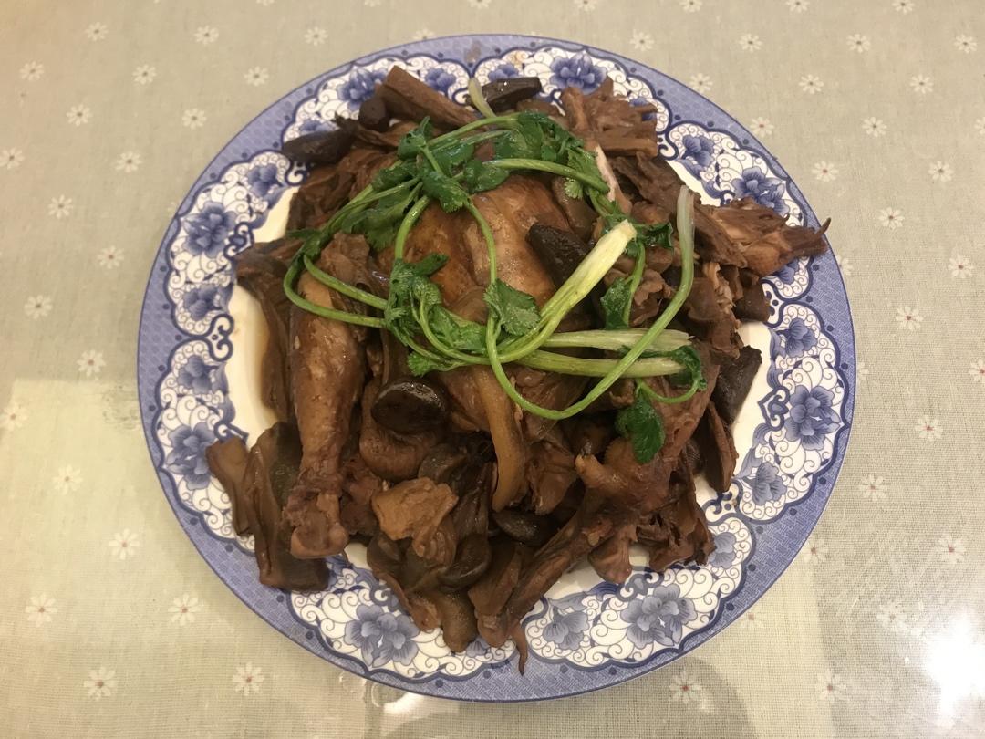 黑蒜三杯鸡煲