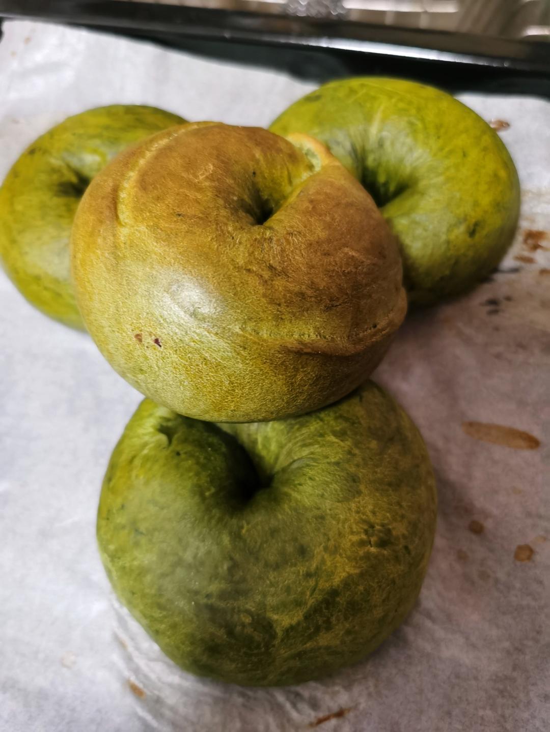 绿油油的抹茶红豆贝果