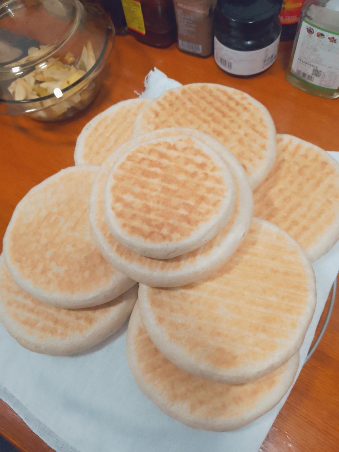 外表焦香、内里松软的发面饼