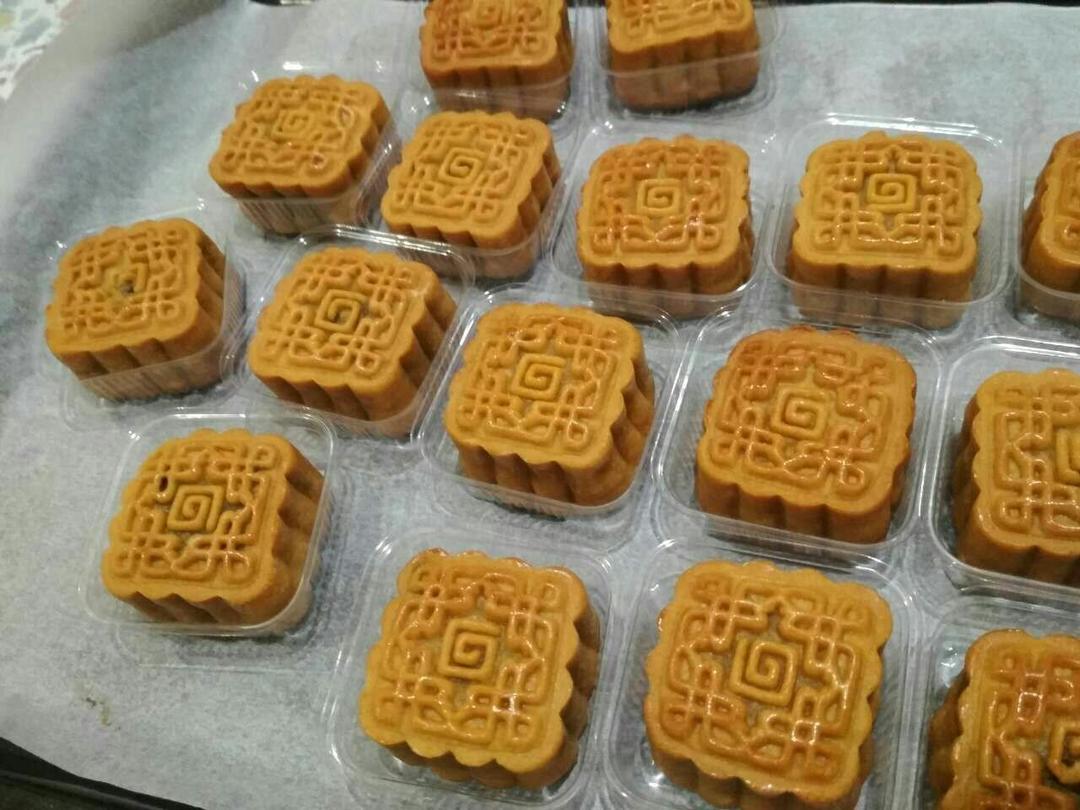 广式月饼—蛋黄莲蓉月饼