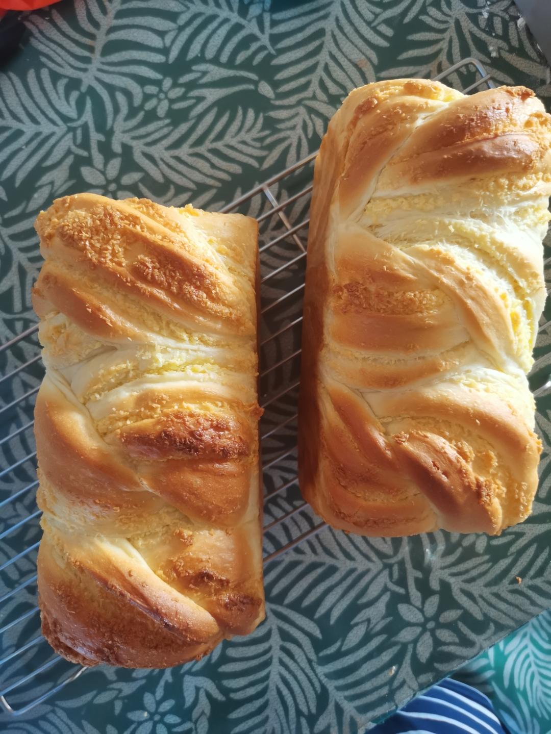 椰蓉满满吐司！幸福的味道。