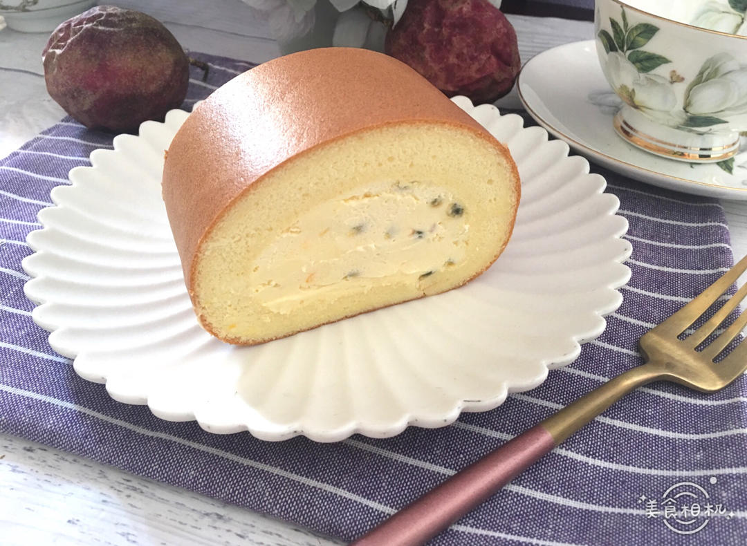简单粗暴好吃又好做的百香果戚风蛋糕卷
