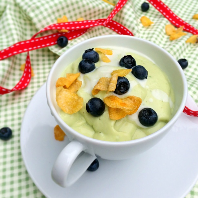 向大可做的牛油果酸奶